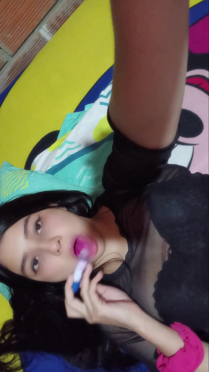 Yuli and tony: A madrasta do meu amigo me seduz enquanto ele está...