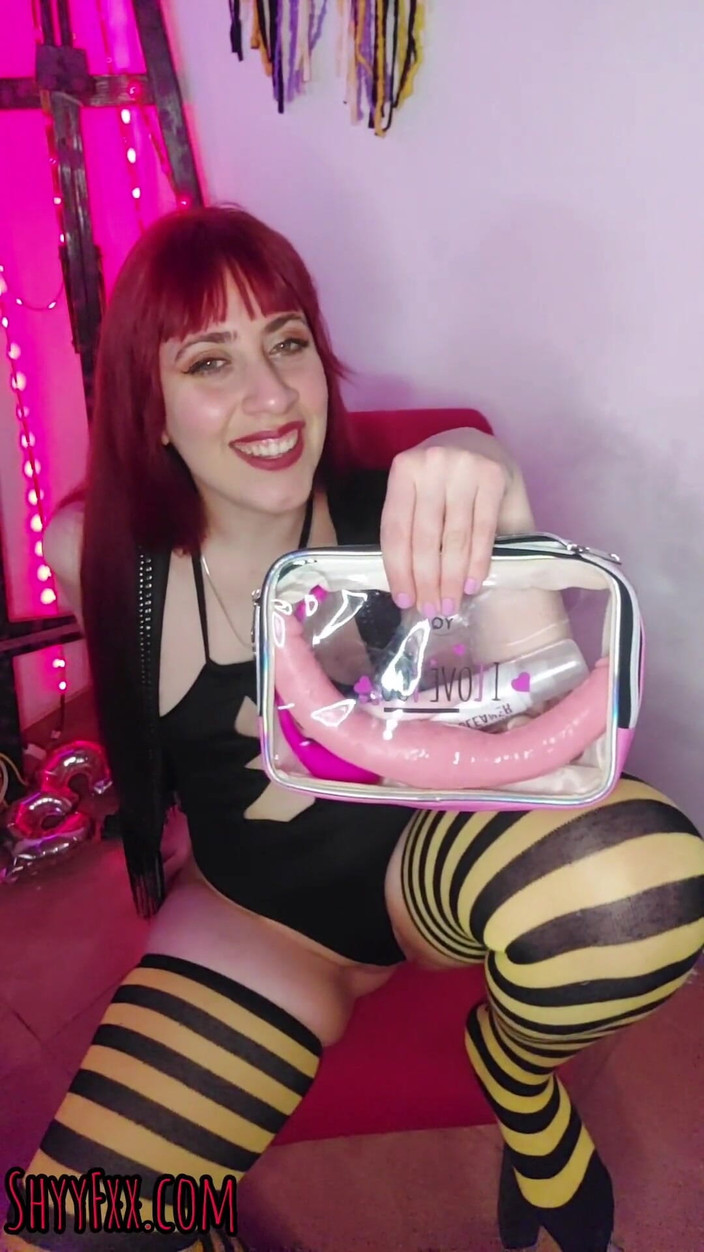 Tu Gauchita Argentina: La tua amica Gauchita ti porta nel negozio del sesso...