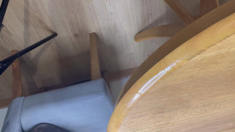 jasminebrooks: Saya memancut seluruh meja makan saya