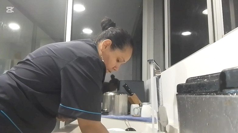 Milfcaliente69: Tante seksi kolombia dengan pantat bahenol lagi asik masturbasi di...