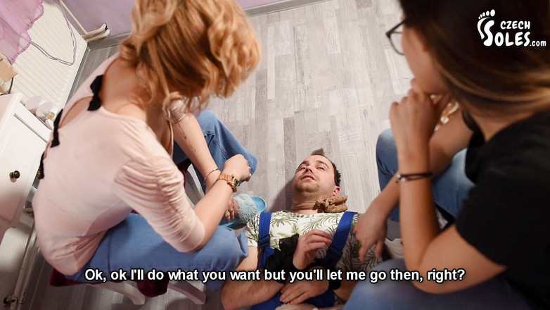 Czech Soles - foot fetish content: 不雅的勤杂工在他们4个占主导地位的脚下学习他的教训