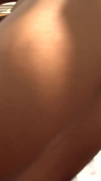 Peaches e Missy são duas lésbicas que dão liberdade à imaginação com seus brinquedos sexuais na bunda e na buceta