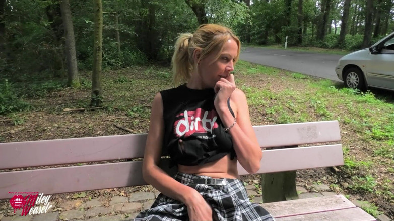 Miley Weasel: Hot Blonde Bitch Fucked Outdoors in a Car!!!