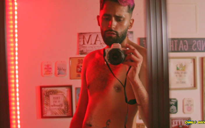 Camilo Brown: 거울에 자지 사정하기 전에 자위하는 큰 자지 라틴계 카밀로 브라운