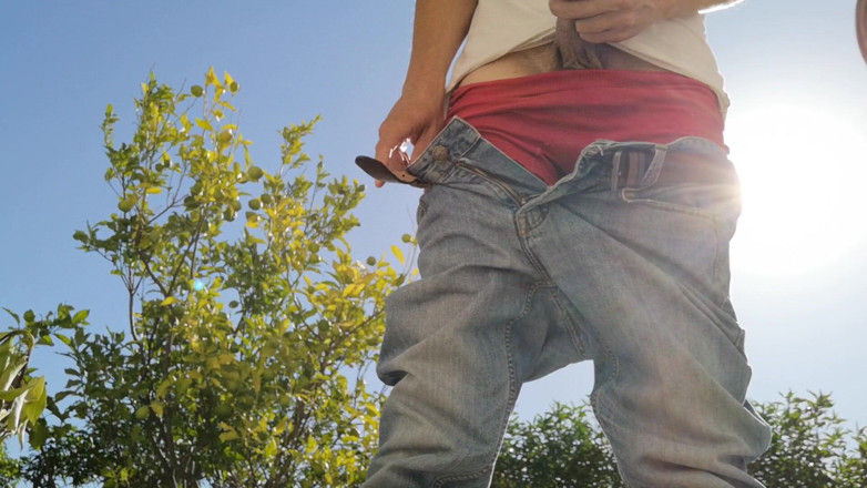 Rafael Torreano: Hot Guy Jerks off Nervously Outdoor
