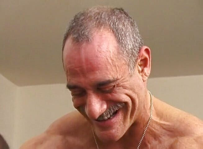 Bareback TV: Tentara cowok berotot ngentot habis-habisan