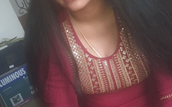 Sakshi74: Meia-irmã estava mostrando o namorado através de vídeo chamada