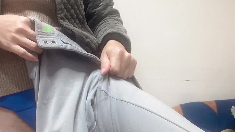 sweethanajapanese: Pissing kundička chlupatá s drobnými kozami Drobné tělo Petite Roztomilá...