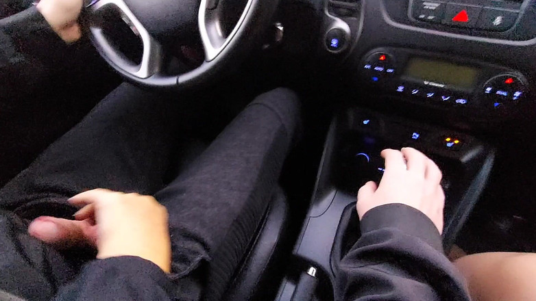 Step Mommy: Stiefmoeder verleidt haar stiefzoon in de auto met haar sexy...