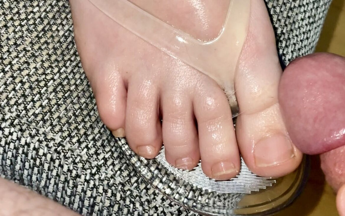 Princess Jeanne: Fetish kaki flip flop buatan sendiri