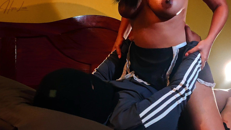 Hope Love: Mężczyzna ostro rucha swoją pokojówkę w domu.