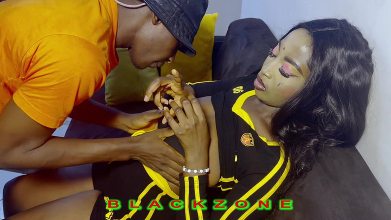 Blackzone Films: Aku mergokin cewek ini lagi asik muasin memeknya sendirian di...