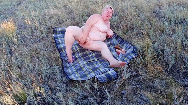 Zona901: Tante girang gemuk lagi asik masturbasi