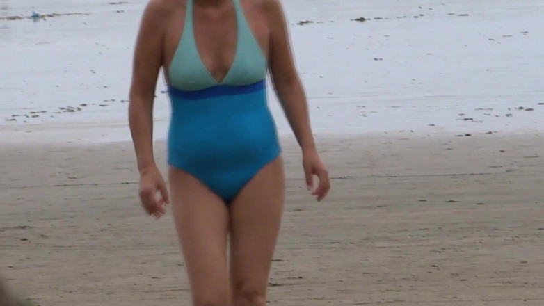 Ardientes69: 我在海滩上很兴奋，我带着我丈夫最好的朋友来操我，他的鸡巴很好吃