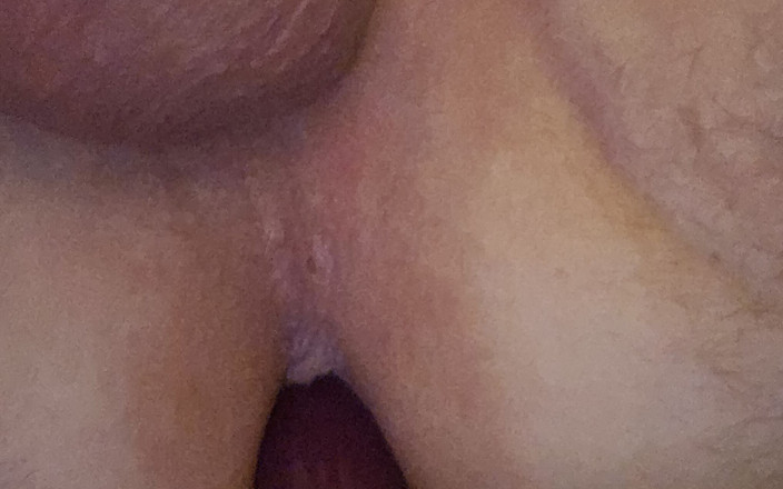 Pellefnatt: 躺在床上尝试了我的小鸡巴戒指