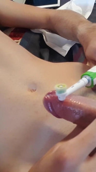 18yo Italian Boy Cumming Handsfree with an Electric Toothbrush