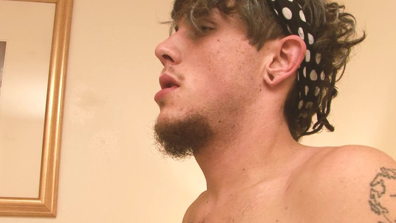 SEXUAL SIN GAY: Azgın hizmetçiler sahnesi 2: sapık arkadaşlar götlerini sikip spermle doldurmanın tadını çıkarıyor