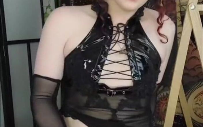 NuniCult: Goth Femboy ejaculează în timp ce călărește și linge totul