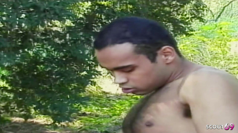 Shemale TS Collection: Blondynka Tranny zerżnięta analnie na zewnątrz przez grubego kutasa