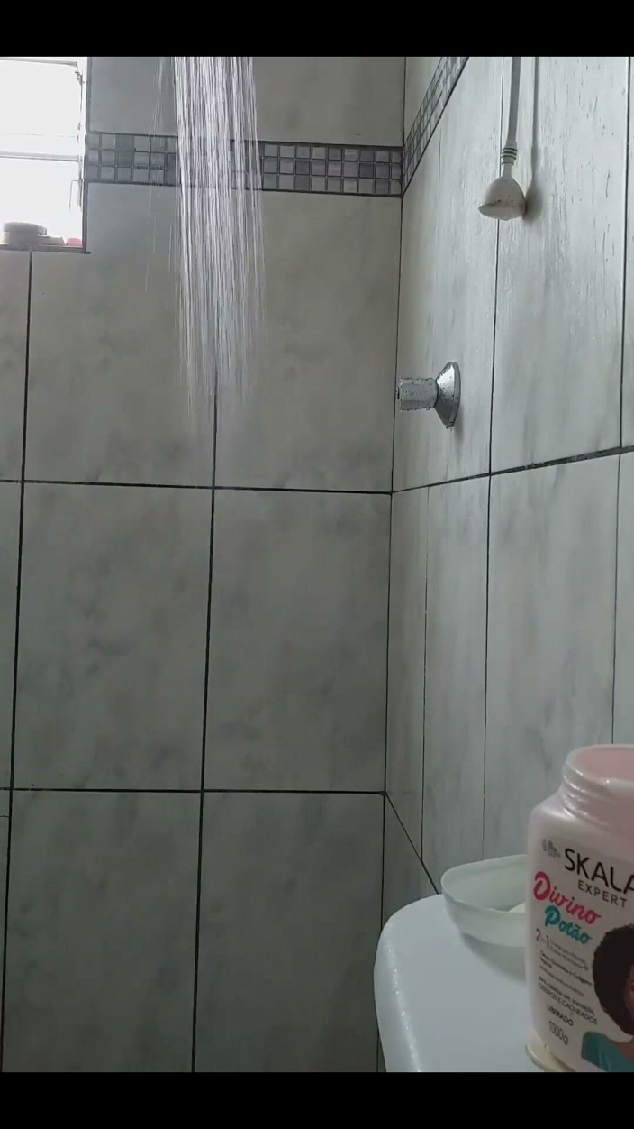 anthony albuqurque: Détente sous la douche