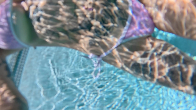 Skully inkson: Big Tits Underwater