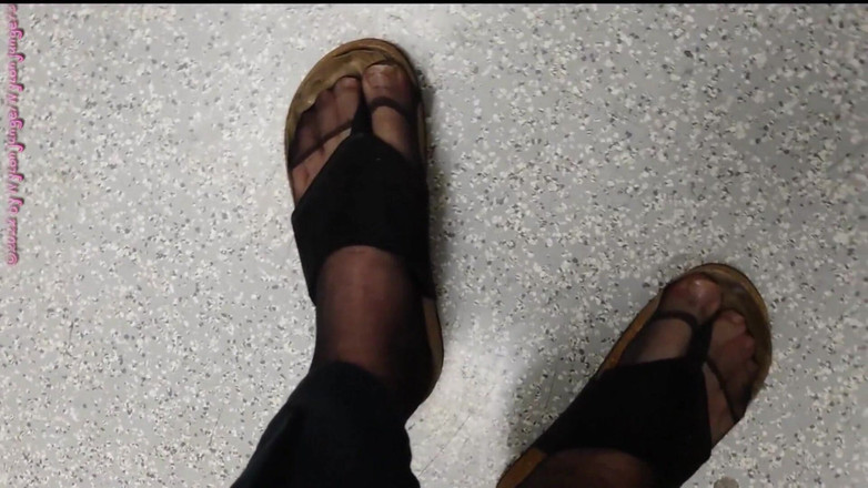 Carmen_Nylonjunge: 信箱中的外国避孕套。