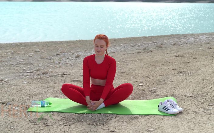 Sheryl X Sinclair: Yoga doen, Nerby mooi meer uitrekken