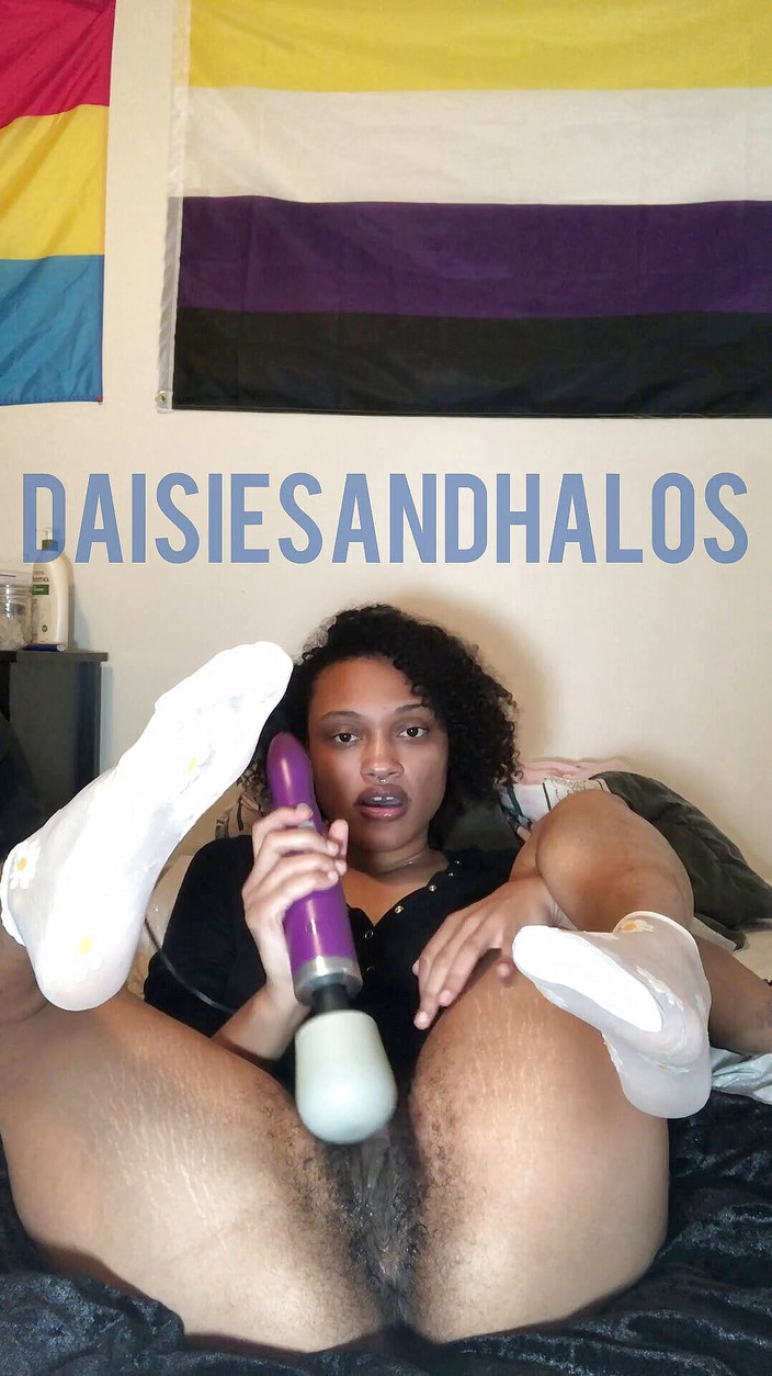 Daisiesandhalos: Orgasmus zezadu v mé noční košili! Super chlupatá!