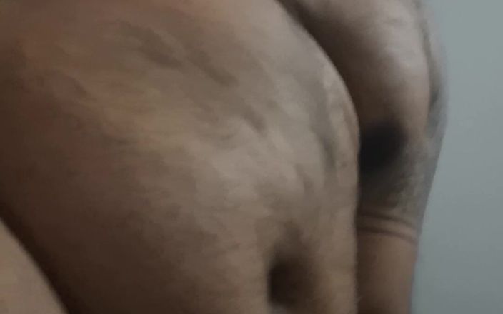 ObsidianFurry: Amateur 20 jahre alt braune mollige masturbiert und pinkelt sich selbst...