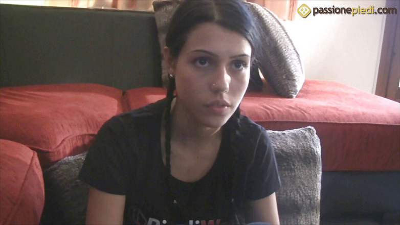 Foot Fetish HD: Petra играет в игры