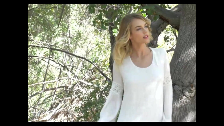 Just X Star: Krásná modelka masturbuje