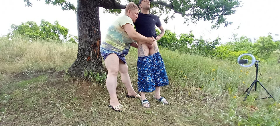 Zona901: Ich fingere meinen schwanz in einem park