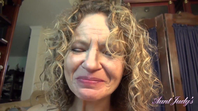Aunt Judy's: La tua figliastra matura arrapata tia succhia il tuo cazzo...