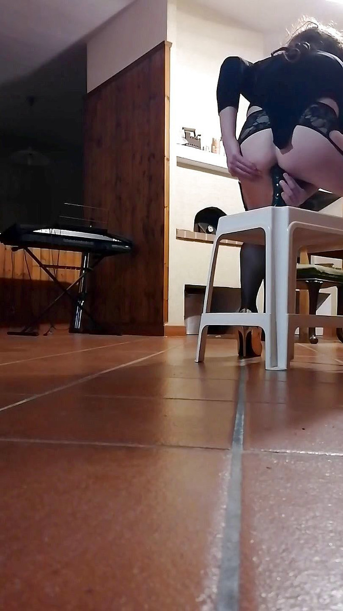 Nicole Shemale: Striptiz i zabawa dildem