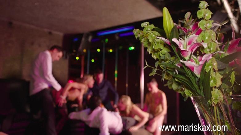Mariska x: Gangbang at the swingersclub