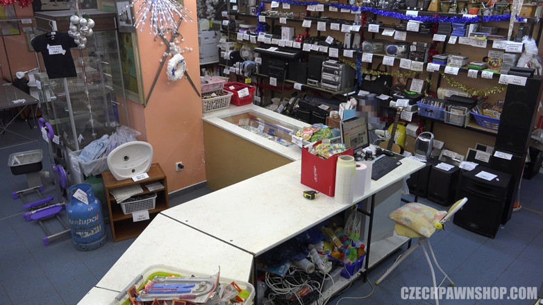 Czech Pawn Shop: Czech Pawn Shop 4: the MILF with the Skis