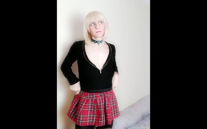 Faustine: Sexy maricas crossdresser saia meias agradável sorriso rabo pau