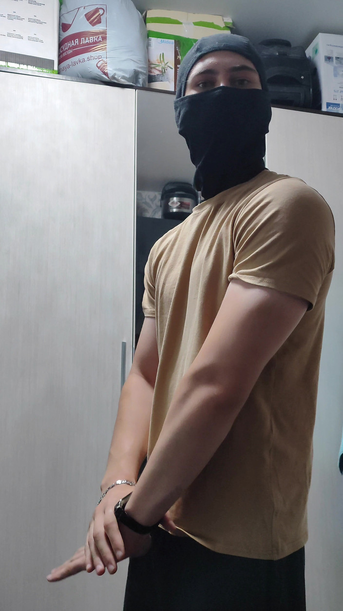 Ethan Alpha: Žhavé protahování se sprchou