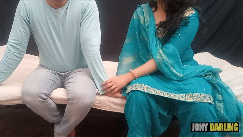 Jony Darling: एक दिन मैंने उसे उंगली करते हुए पकड़ा तो सौतेली मम्मी ने उसे संस्कारी माजा दिया।