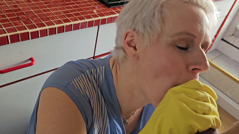 UserBitch1: Fuck in the Kitchen