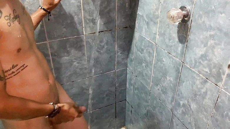 THELOVING1: Aku ngentot saudara tiriku di kamar mandi sampai aku muncrat