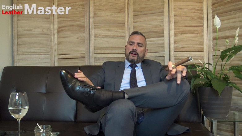 EnglishLeathermaster: Rozzlobený šéf kouří doutník a ponižuje tě