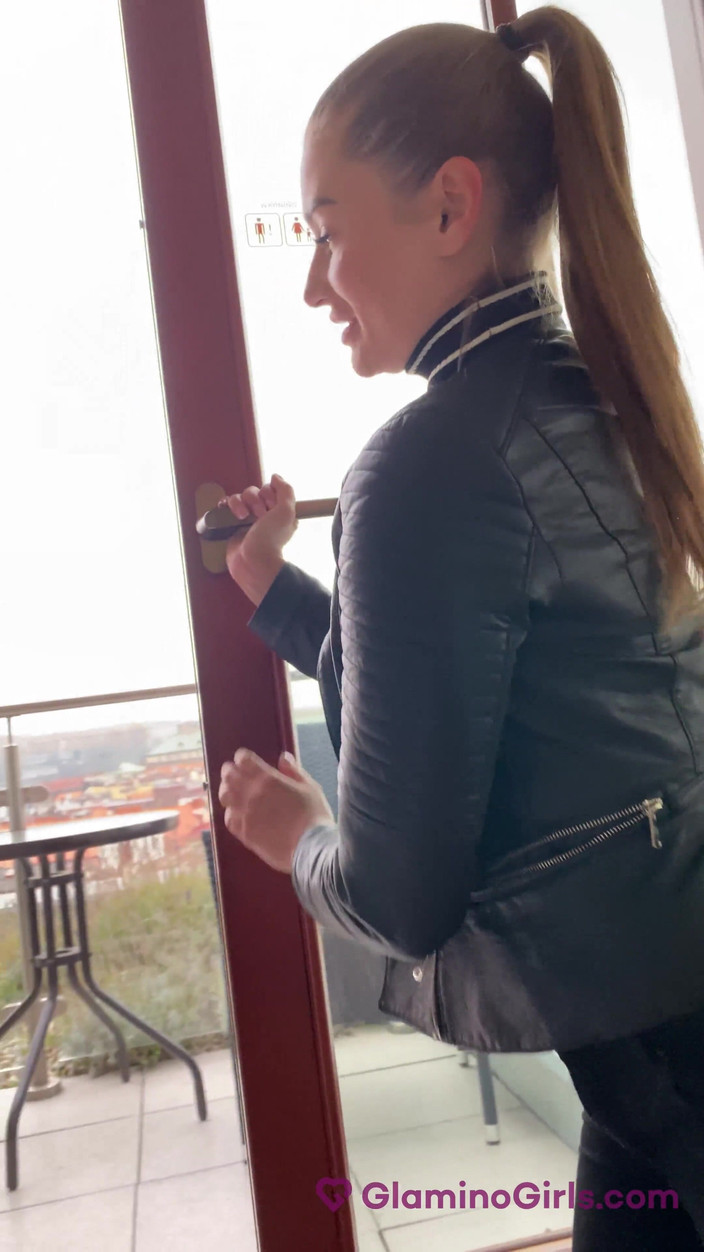 Glamino Girls: 자지를 빨고 따먹히는 핫한 십대