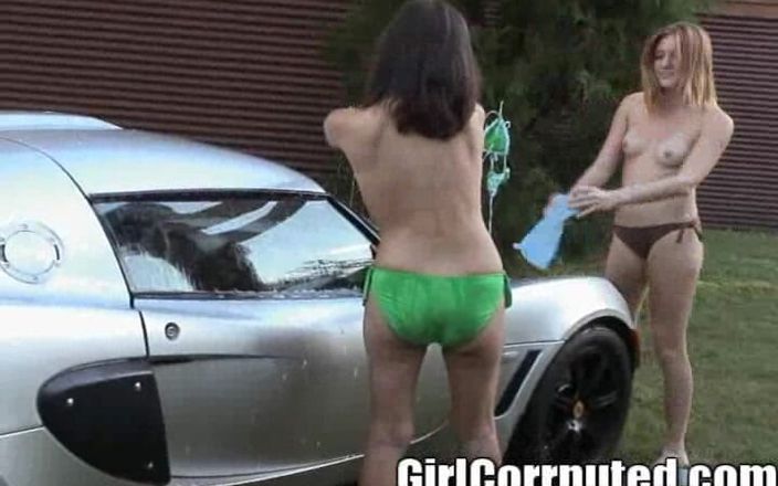 Girl Corrupted: 3 красотки с маленькими сисечками на автомойке дамы с лотосом!