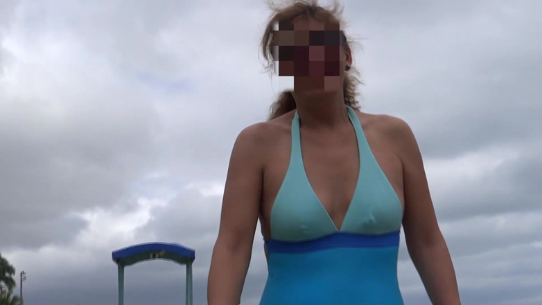 Ardientes69: Full Video of a Stepmother Showing off in a Bikini...