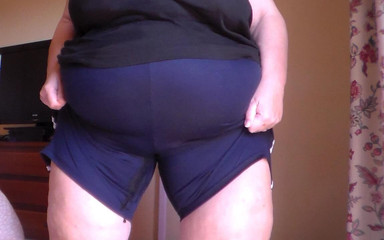 Sex hub couple: Jen kencing semua ke dalam seluar pendeknya