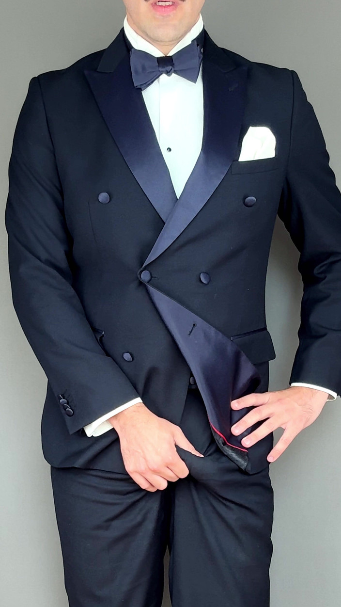 Master Shiny Shoes: 穿着燕尾服的欲望