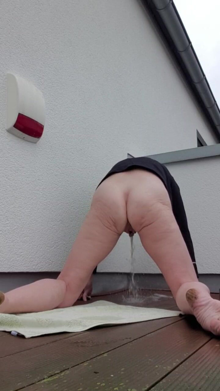 JulieEroticDress: Squirt with Whisk