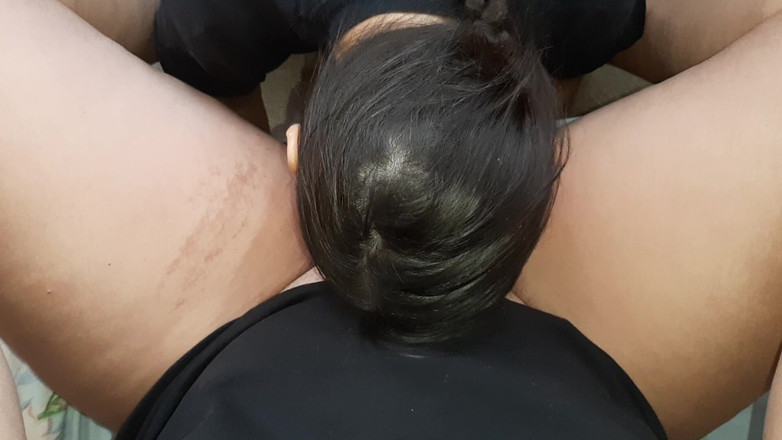 Lesbian-candys: Mellan mina ben ger hon mig till en darrande orgasm -...