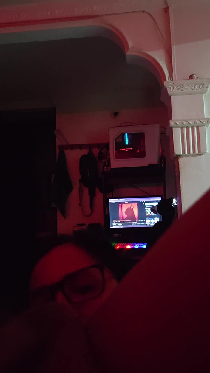 Crisanto999: 彼が自慰行為をしながらムラムラしたティーンエイジャーの肛門をむさぼり食う